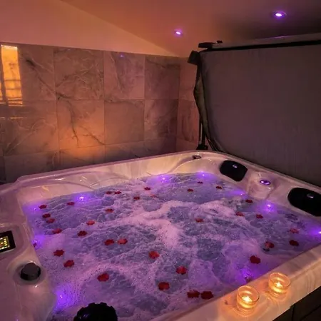 Le Reve Luxe Privatif Jacuzzi Sauna Appartement *